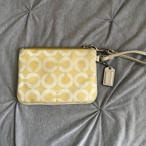 sold COACH / pale yellow wristlet - Picture 3 of 6